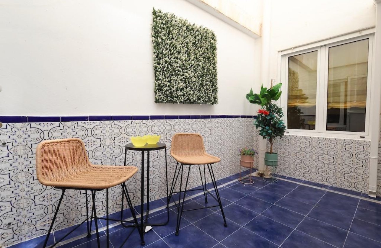 Resale - Apartment / flat -
Torrevieja - Torrevieja Centro