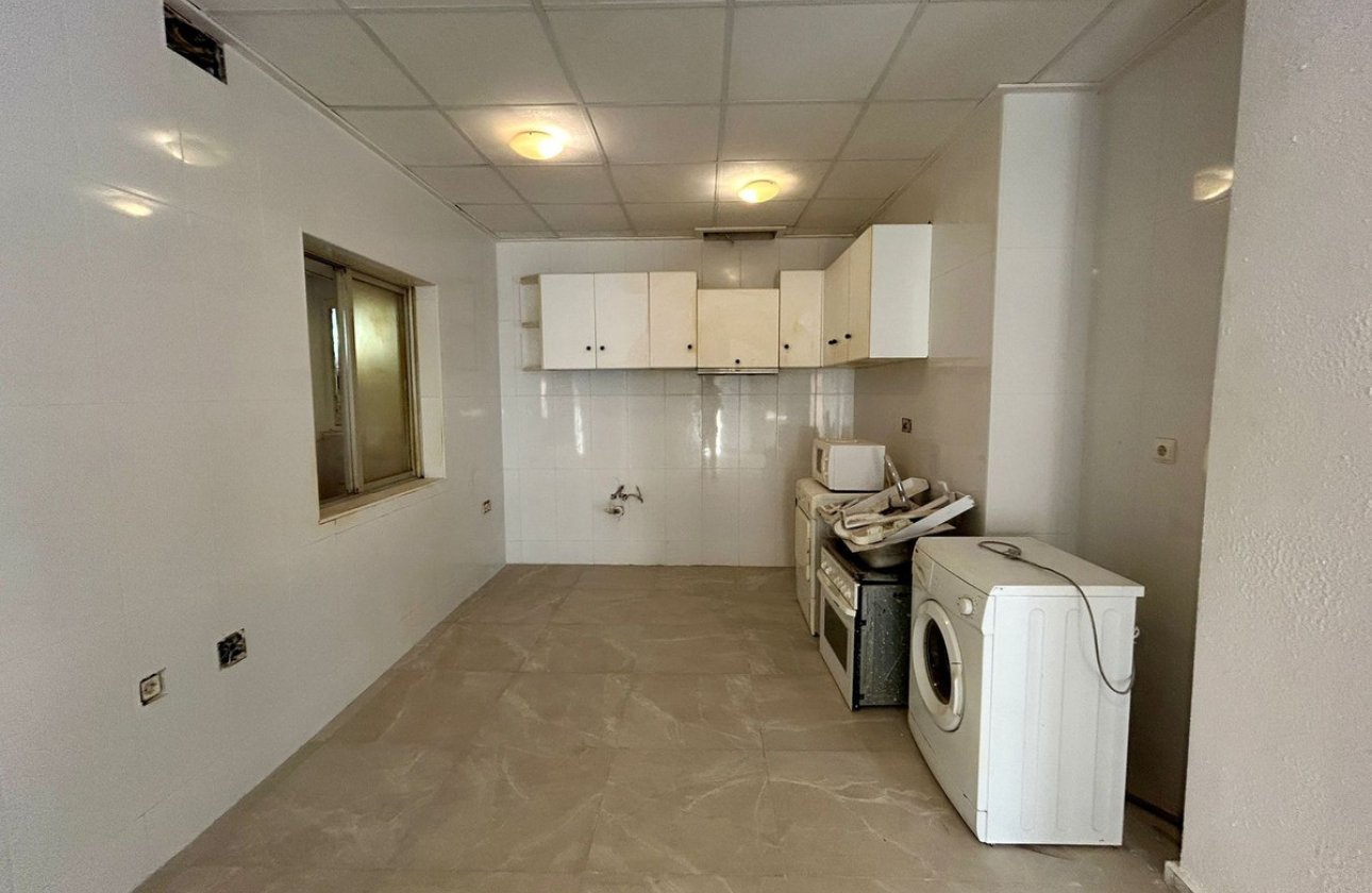 Resale - Apartment / flat -
Torrevieja - Torrevieja Centro