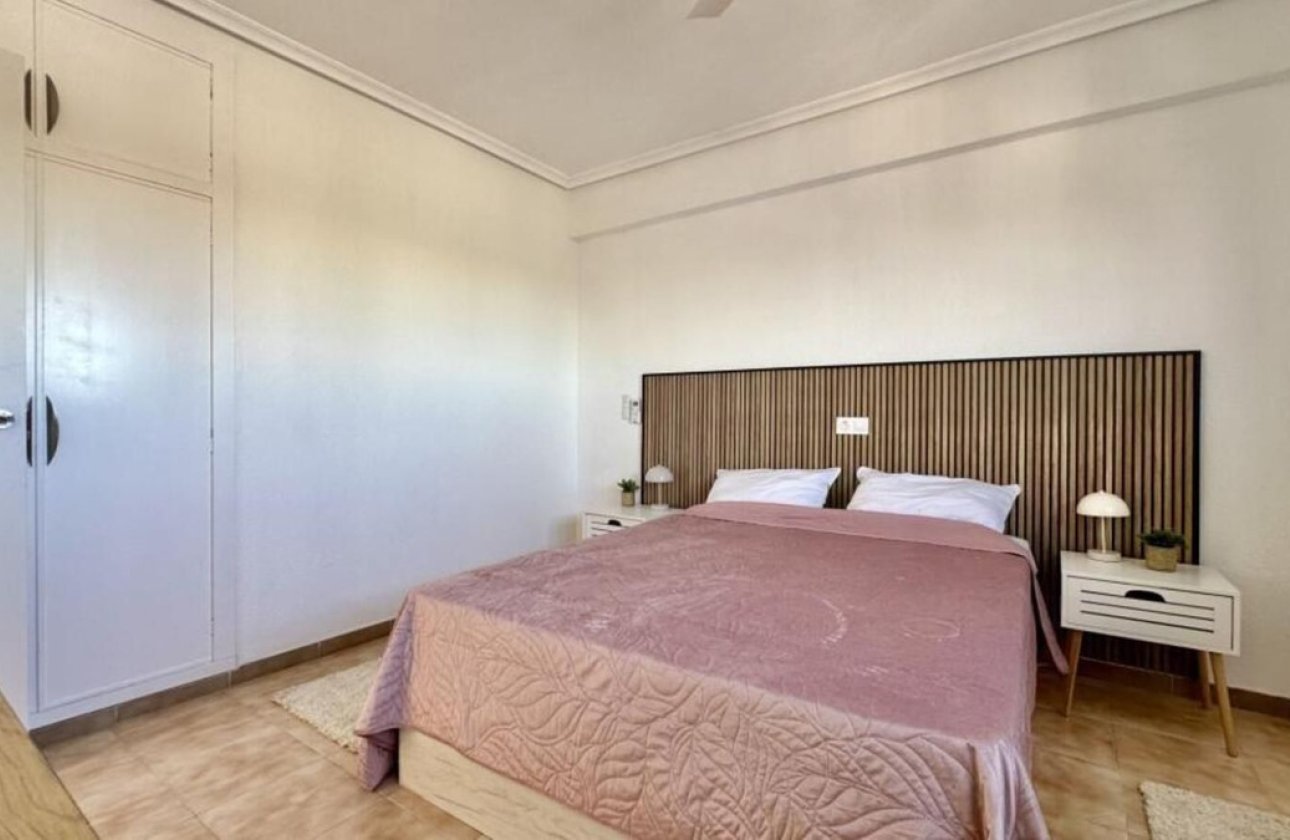 Resale - Apartment / flat -
Torrevieja - Torrevieja Centro