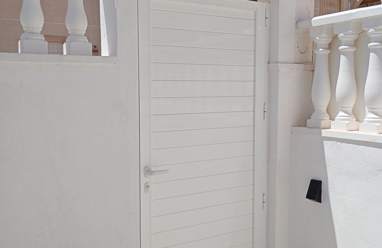 Resale - Apartment / flat -
Torrevieja - Torrevieja Centro