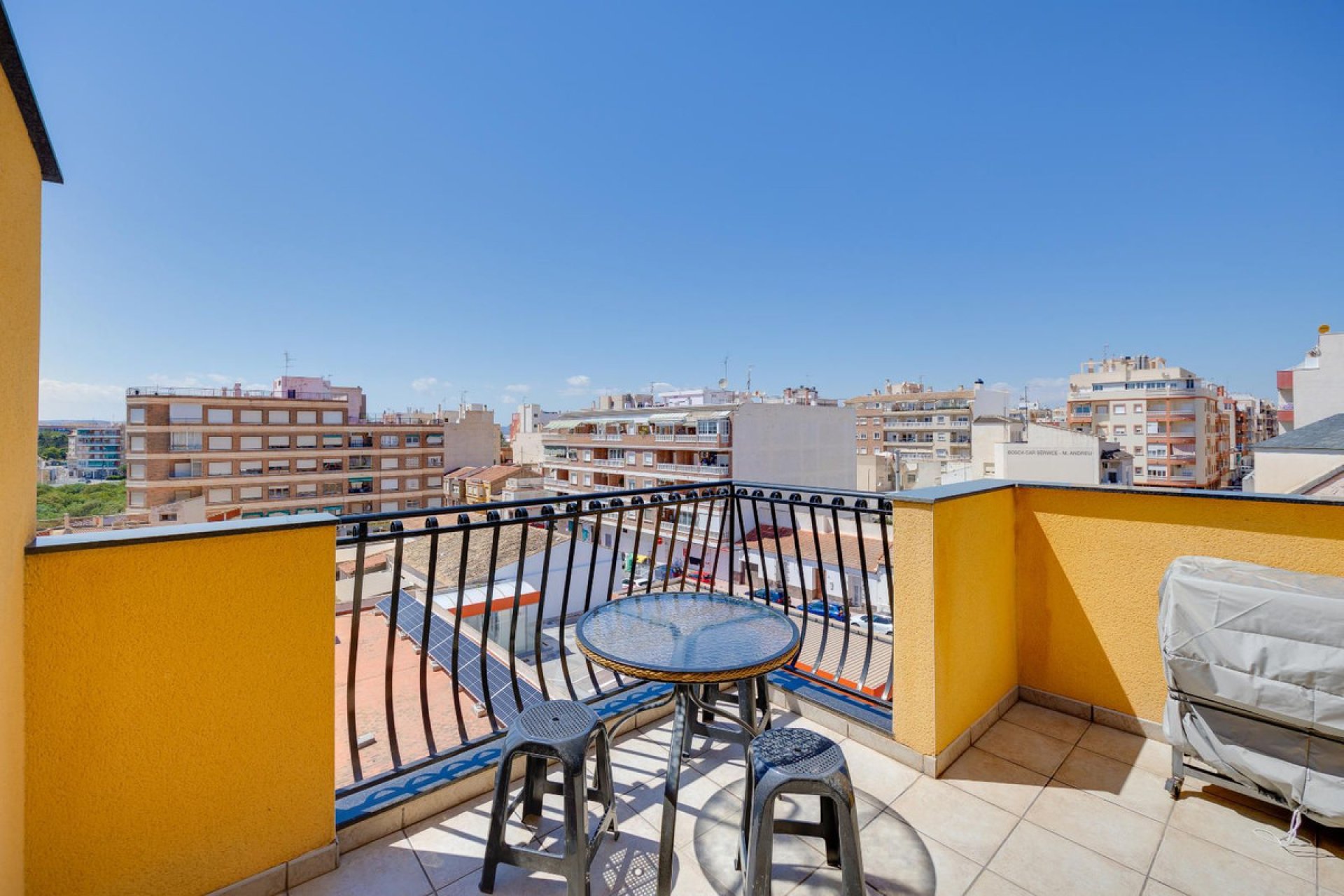 Resale - Apartment / flat -
Torrevieja - Torrevieja Centro