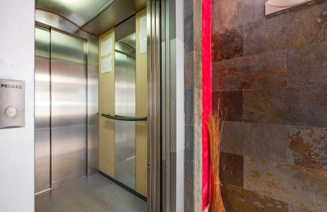 Resale - Apartment / flat -
Torrevieja - Torrevieja Centro