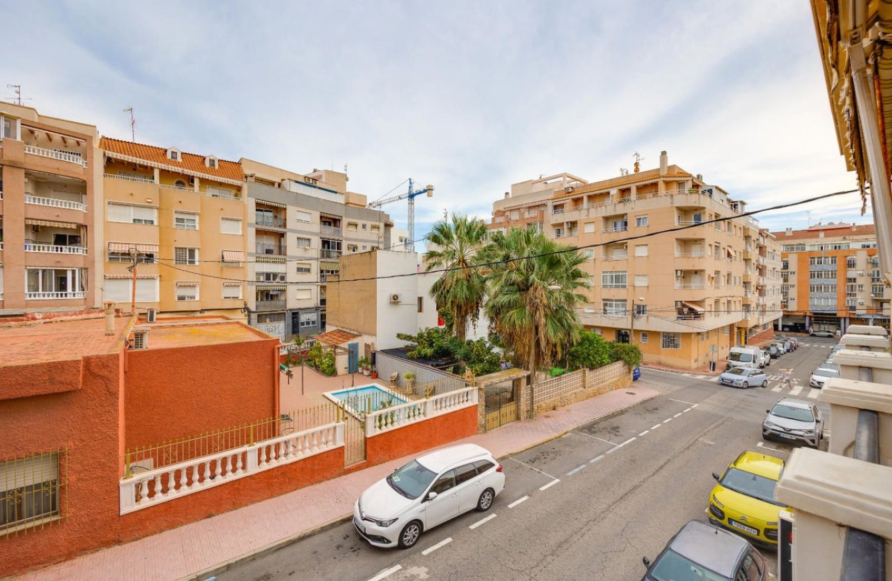 Resale - Apartment / flat -
Torrevieja - Torrevieja Centro