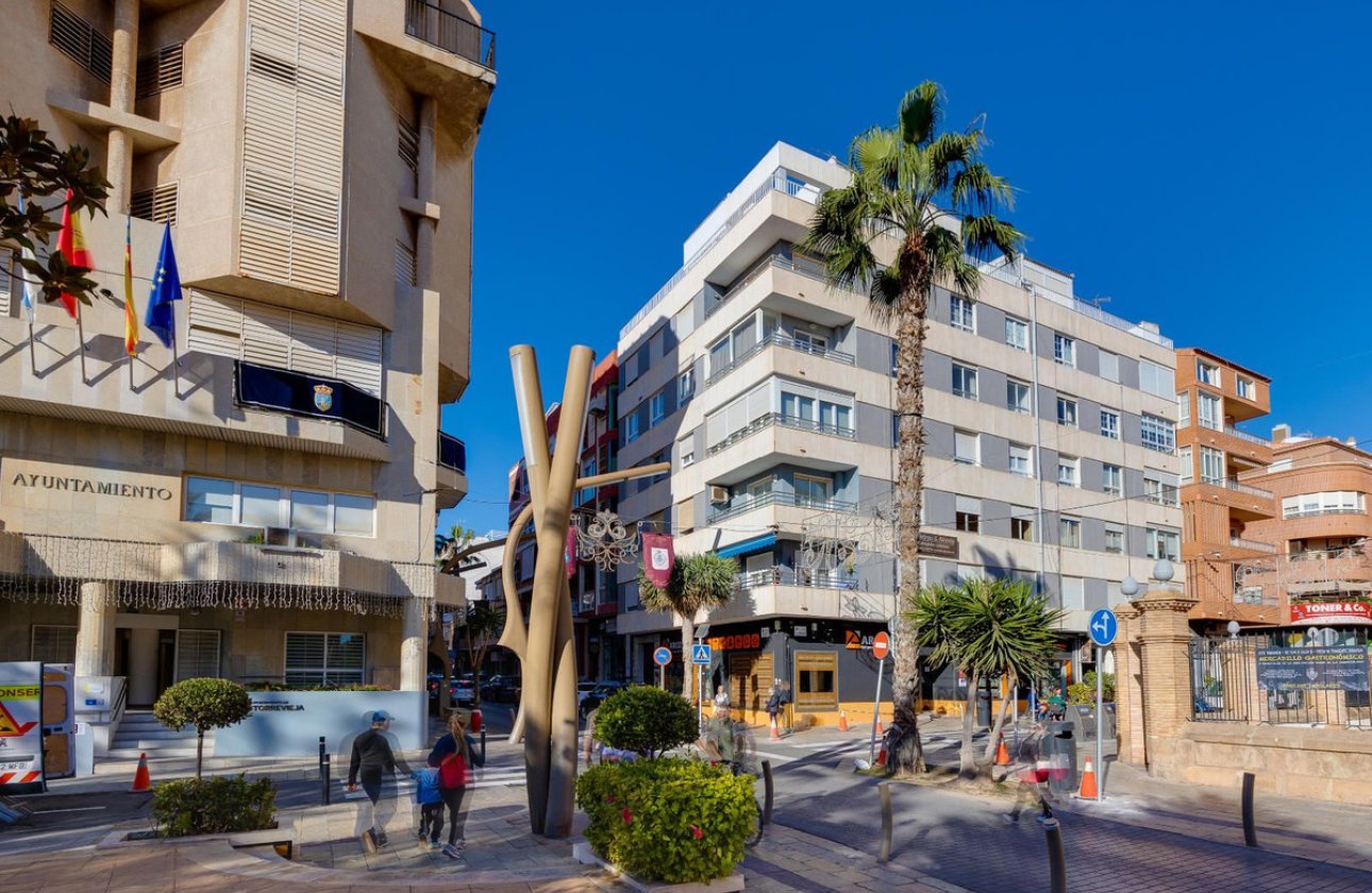 Resale - Apartment / flat -
Torrevieja - Torrevieja Centro