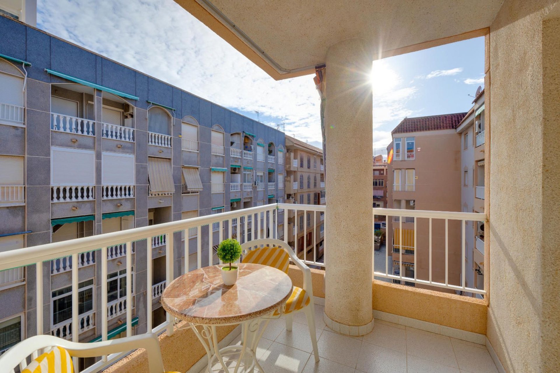 Resale - Apartment / flat -
Torrevieja - Torrevieja Centro
