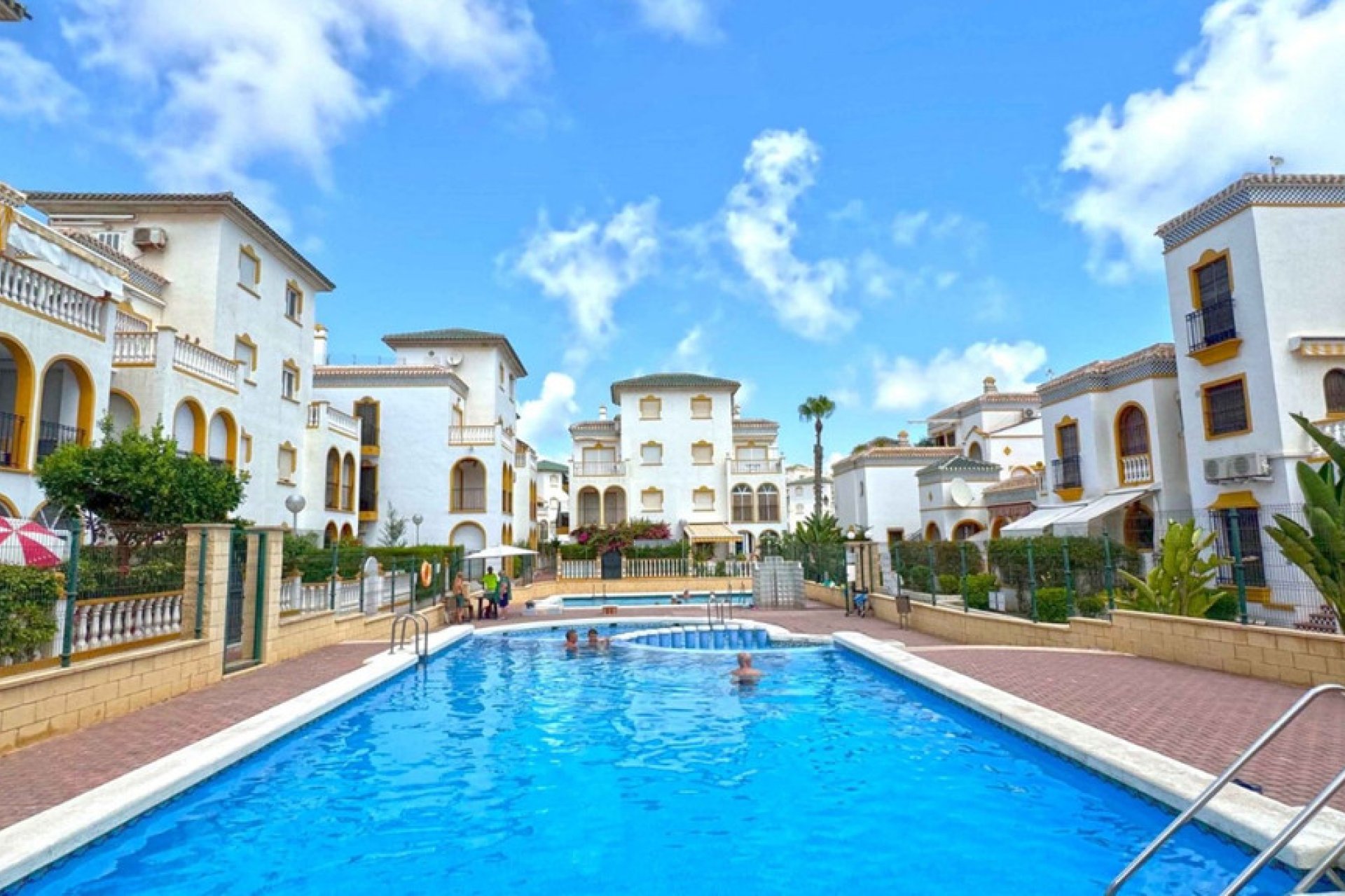 Resale - Apartment / flat -
Torrevieja - Torrevieja Centro