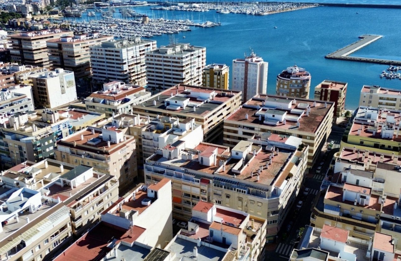 Resale - Apartment / flat -
Torrevieja - Torrevieja Centro