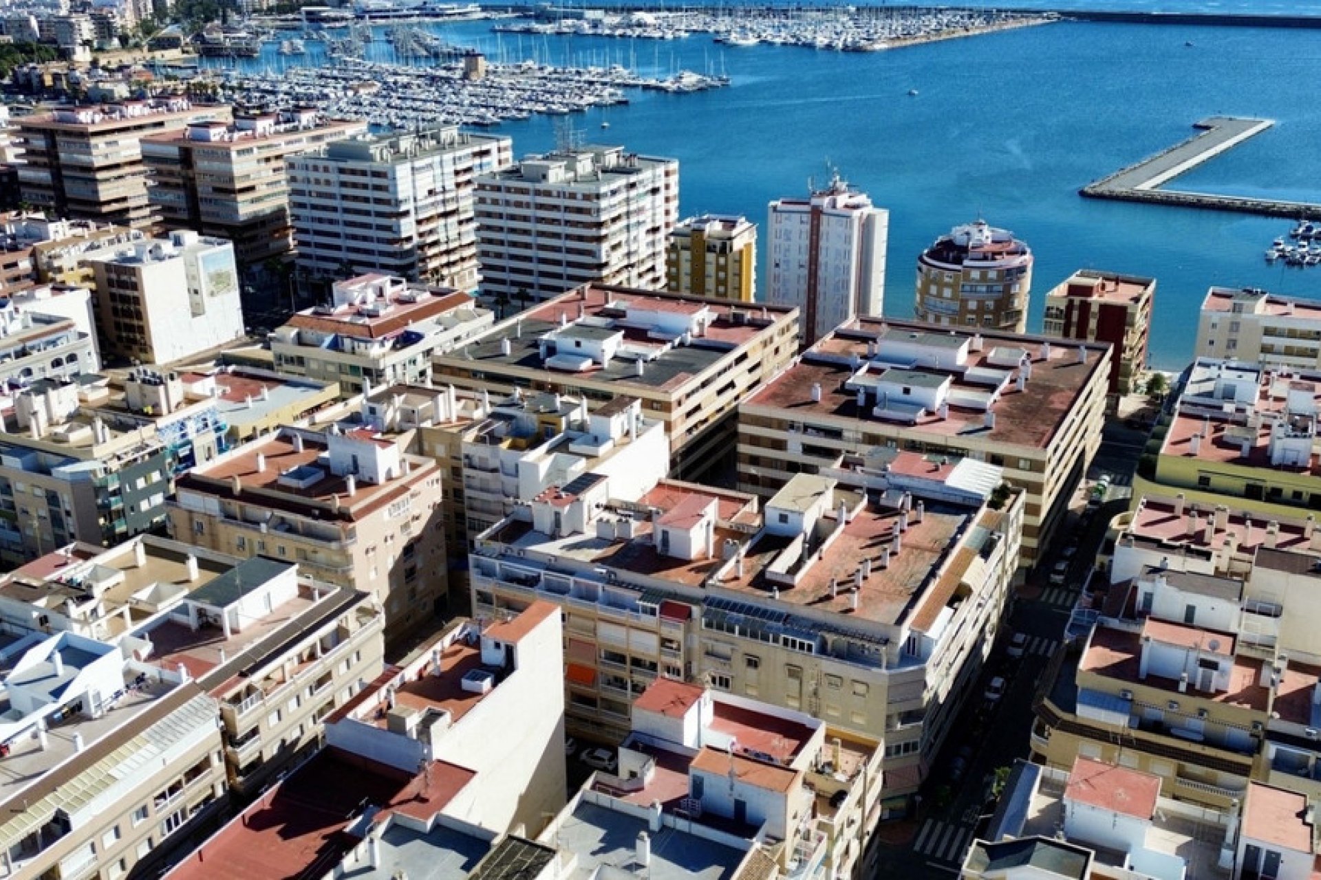 Resale - Apartment / flat -
Torrevieja - Torrevieja Centro