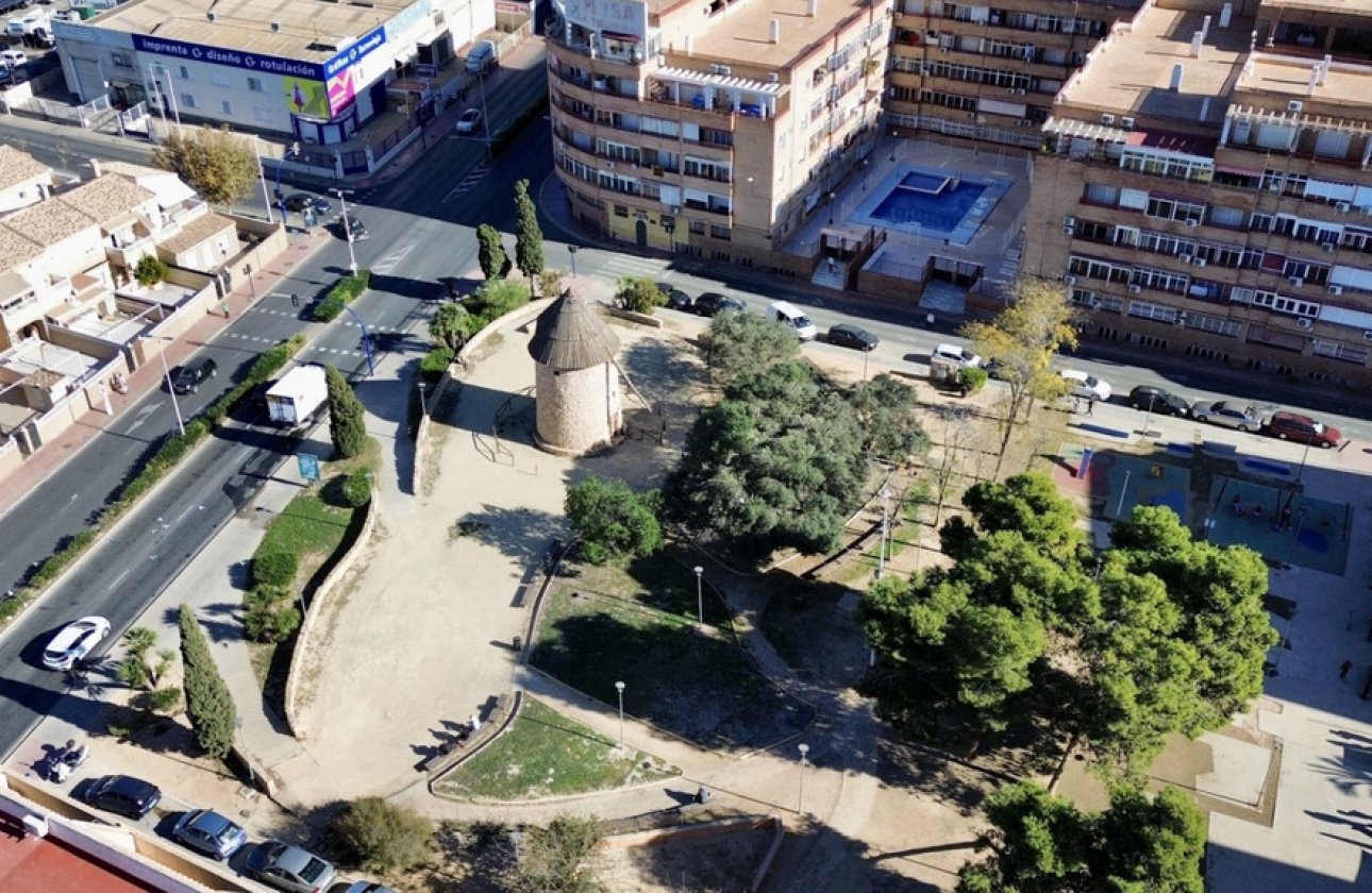 Resale - Apartment / flat -
Torrevieja - Torrevieja Centro