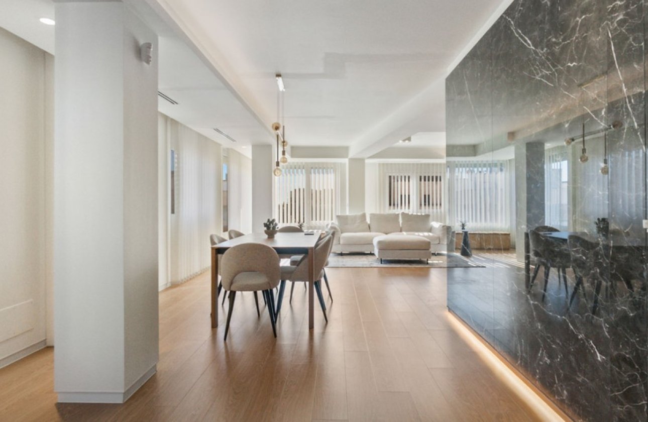 Resale - Apartment / flat -
Torrevieja - Torrevieja Centro