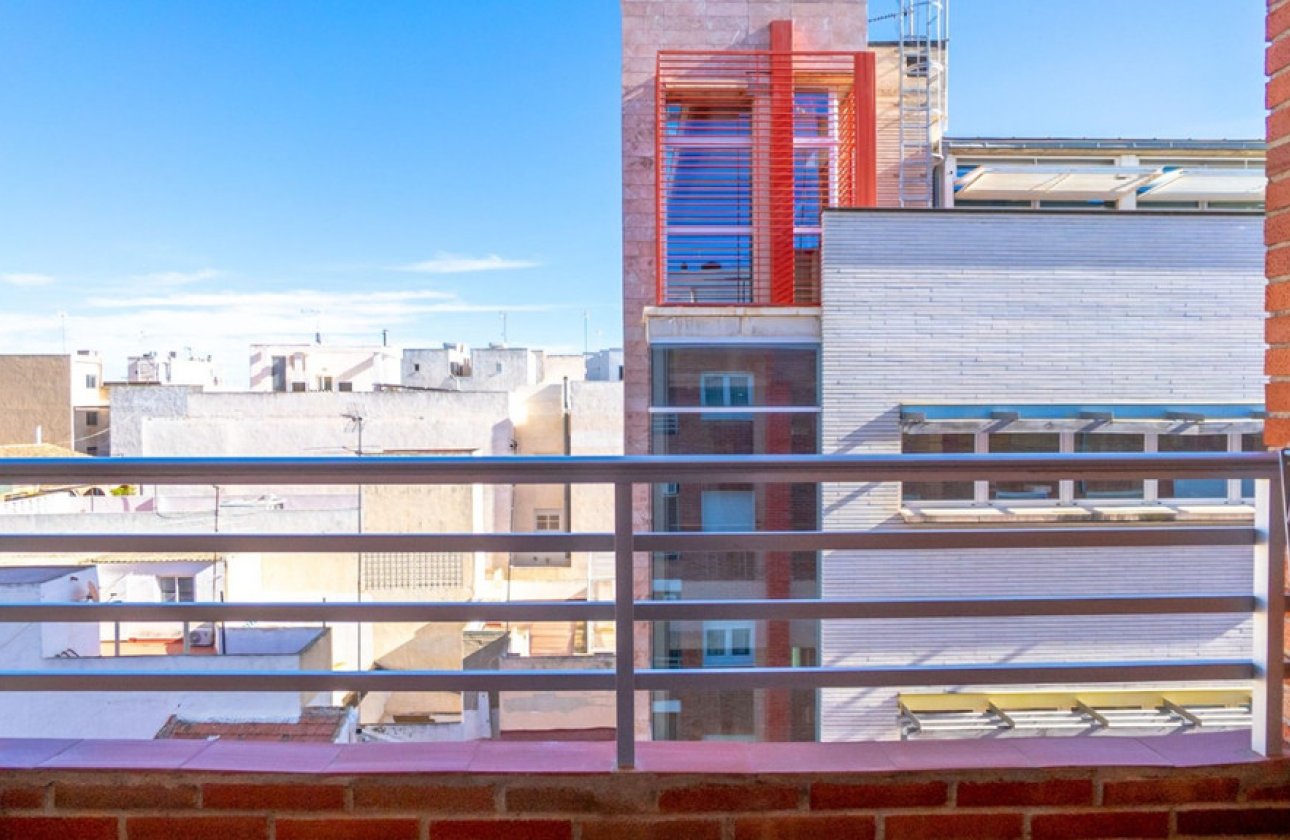 Resale - Apartment / flat -
Torrevieja - Torrevieja Centro