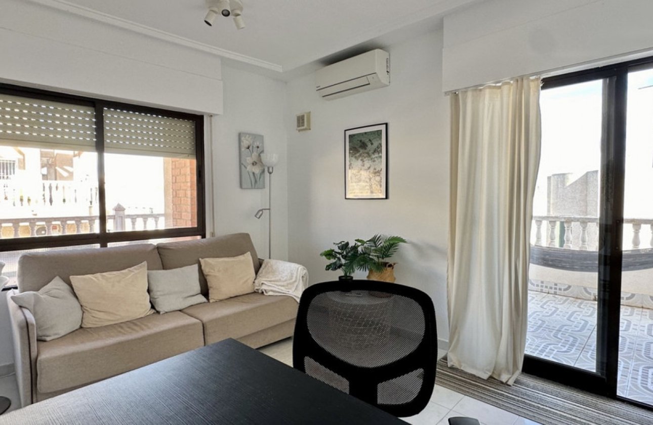 Resale - Apartment / flat -
Torrevieja - Torrevieja Centro