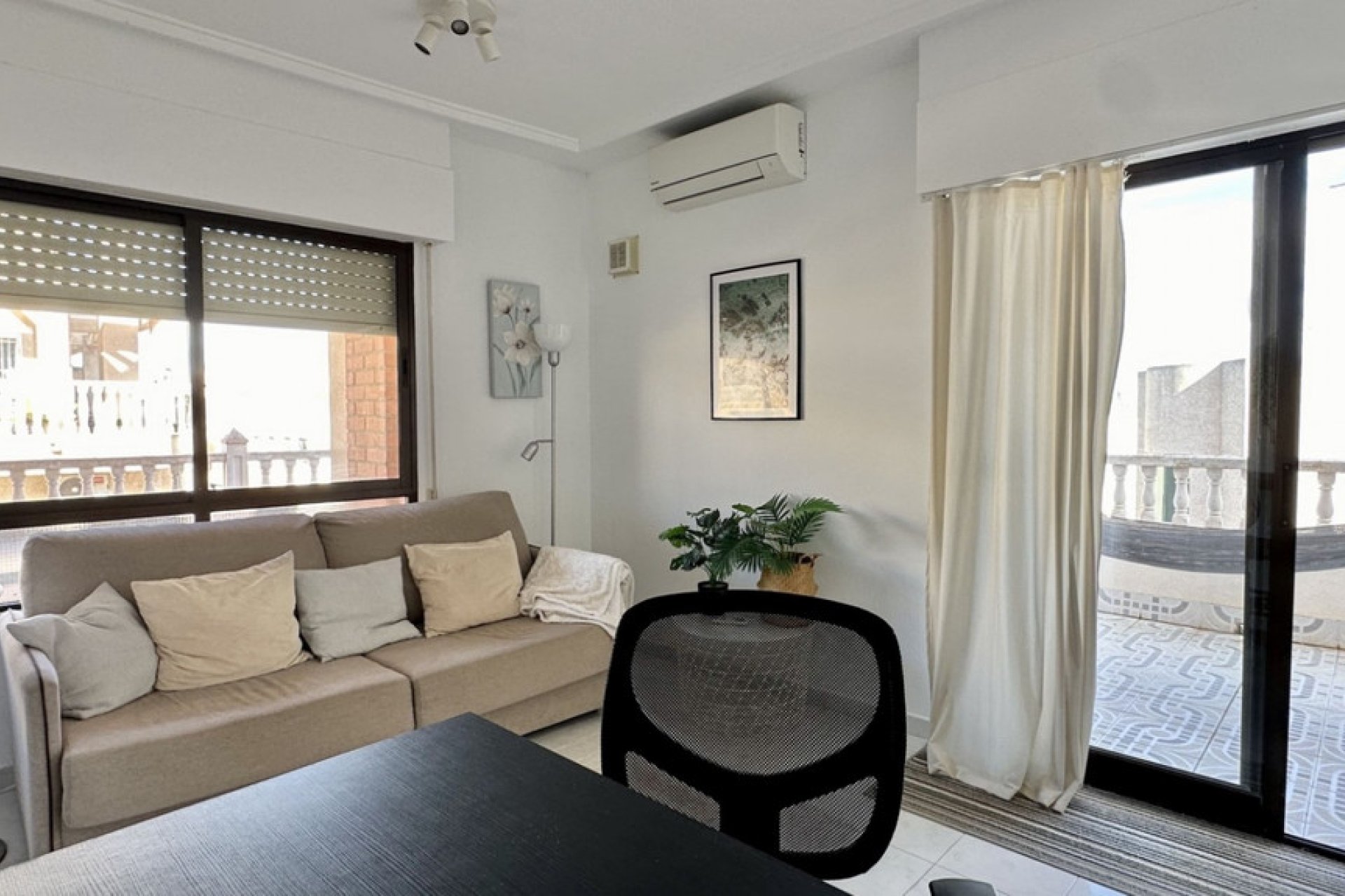 Resale - Apartment / flat -
Torrevieja - Torrevieja Centro