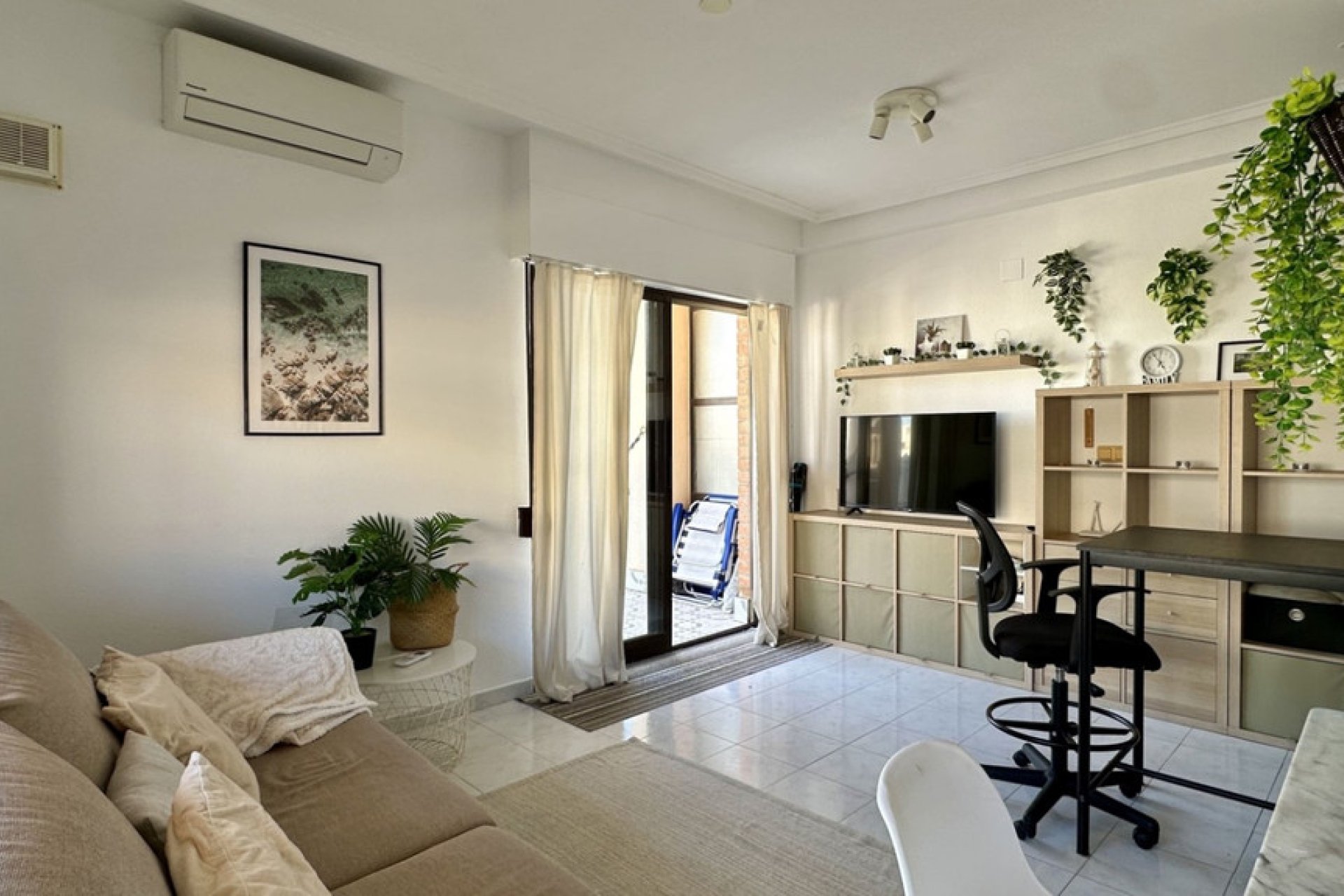 Resale - Apartment / flat -
Torrevieja - Torrevieja Centro