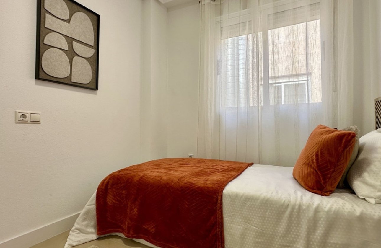 Resale - Apartment / flat -
Torrevieja - Torrevieja Centro