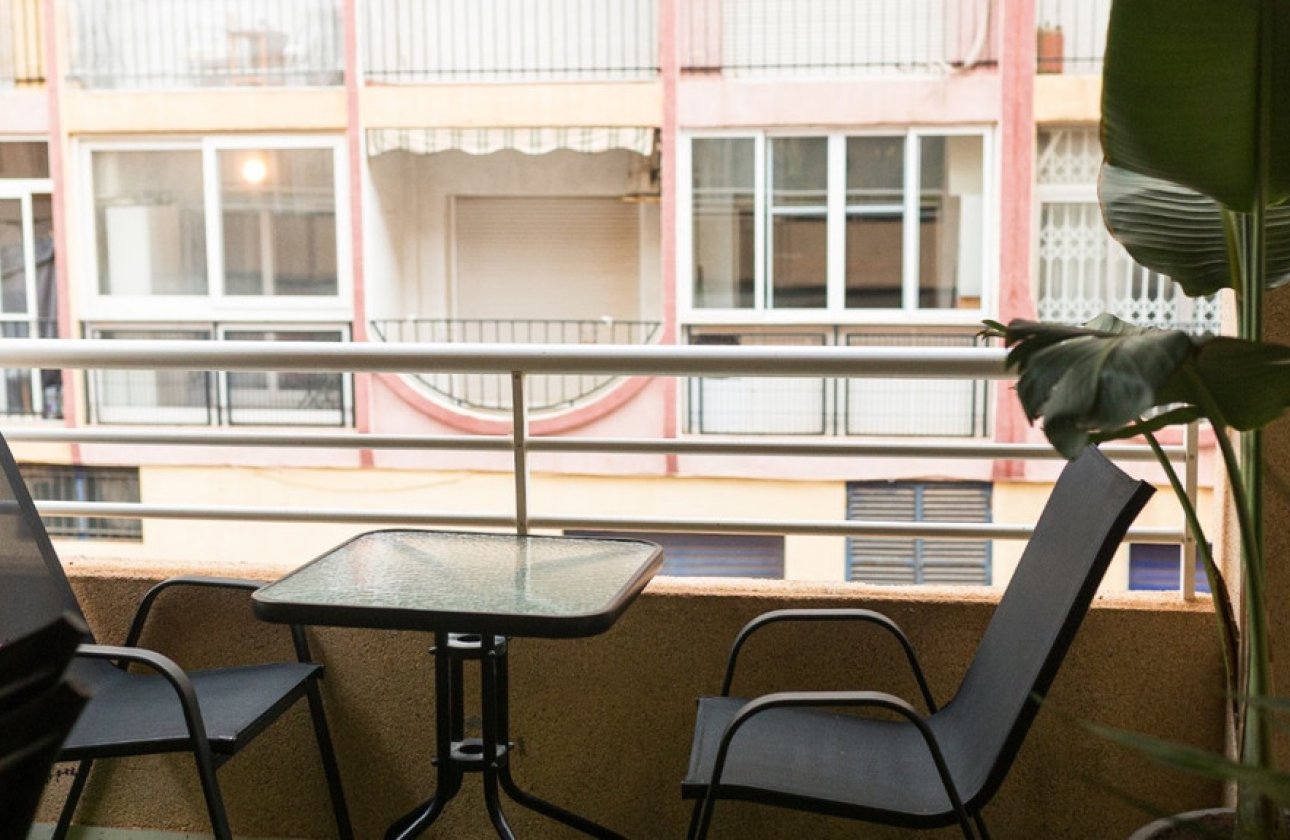 Resale - Apartment / flat -
Torrevieja - Torrevieja Centro