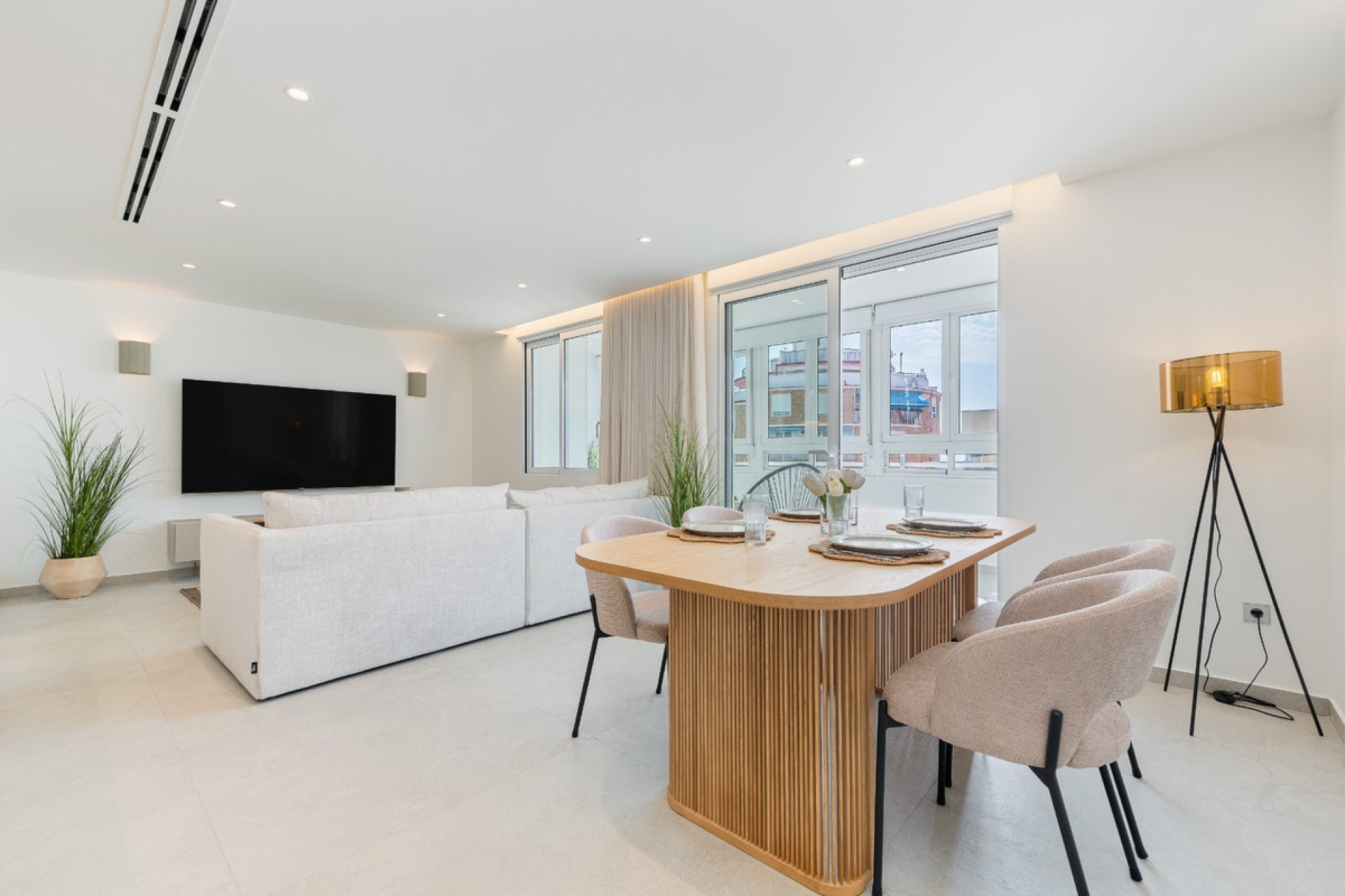 Resale - Apartment / flat -
Torrevieja - Torrevieja Centro