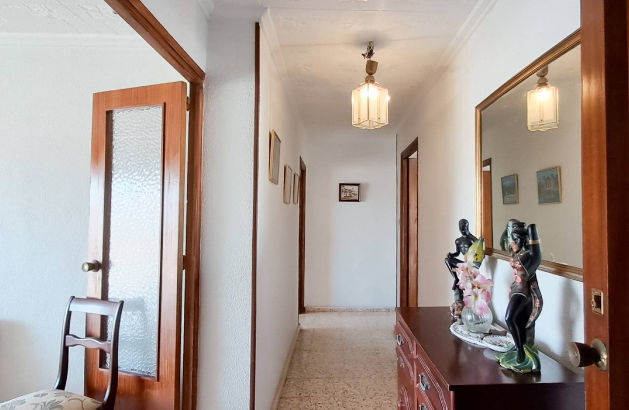 Resale - Apartment / flat -
Torrevieja - Torrevieja Centro