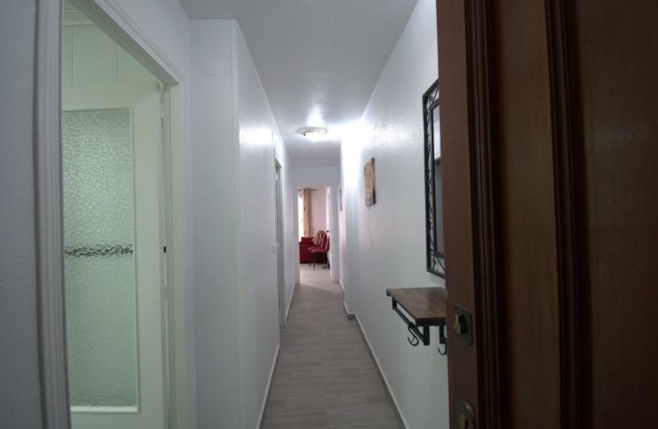 Resale - Apartment / flat -
Torrevieja - Torrevieja Centro