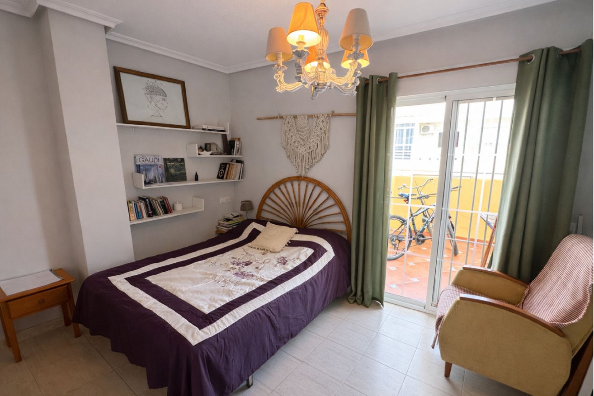 Resale - Apartment / flat -
Torrevieja - Torrevieja Centro