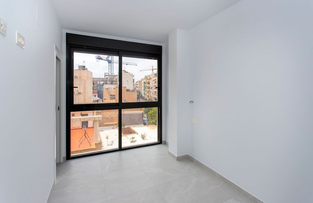 Resale - Apartment / flat -
Torrevieja - Torrevieja Centro