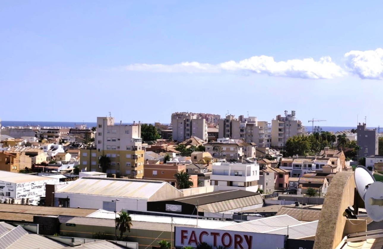 Resale - Apartment / flat -
Torrevieja - Torrevieja Centro