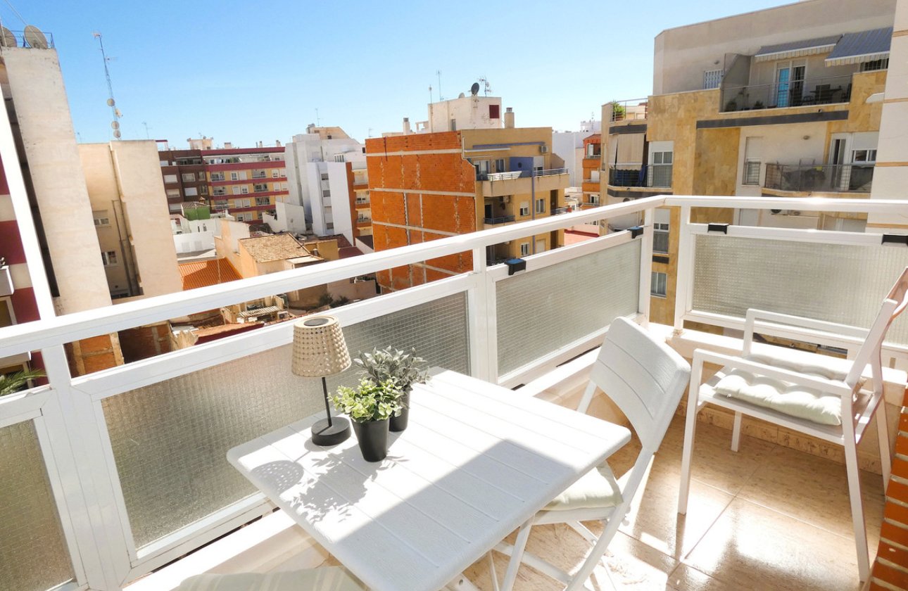 Resale - Apartment / flat -
Torrevieja - Torrevieja Centro