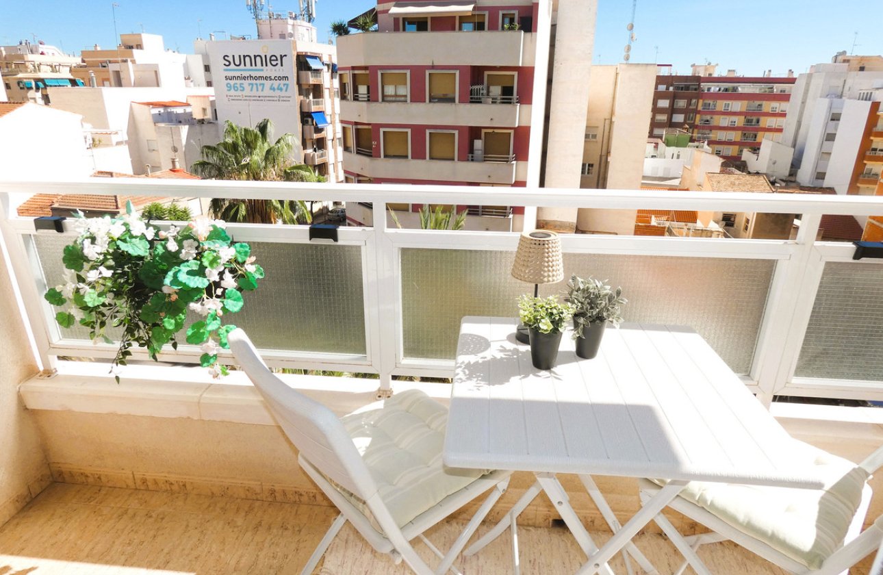 Resale - Apartment / flat -
Torrevieja - Torrevieja Centro