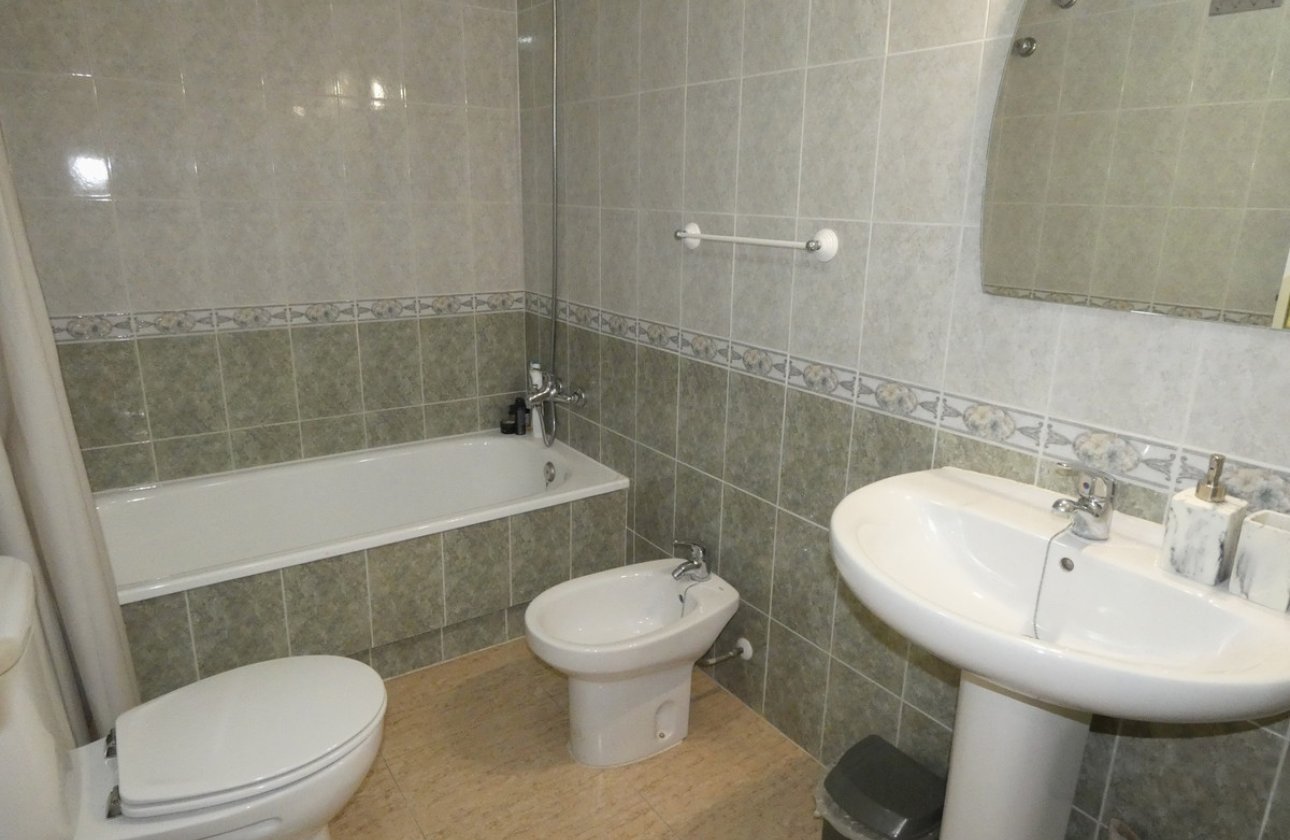 Resale - Apartment / flat -
Torrevieja - Torrevieja Centro
