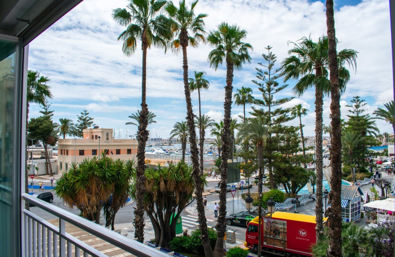 Resale - Apartment / flat -
Torrevieja - Torrevieja Centro