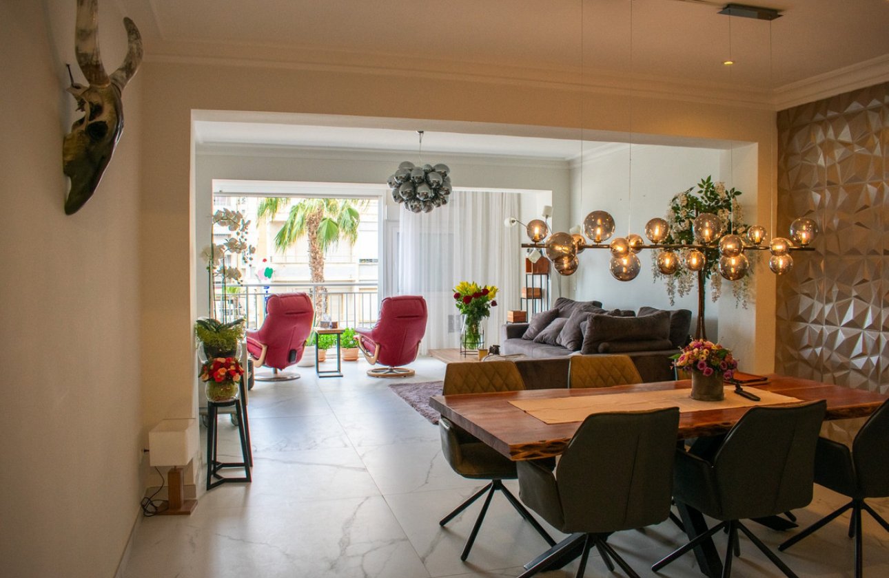 Resale - Apartment / flat -
Torrevieja - Torrevieja Centro