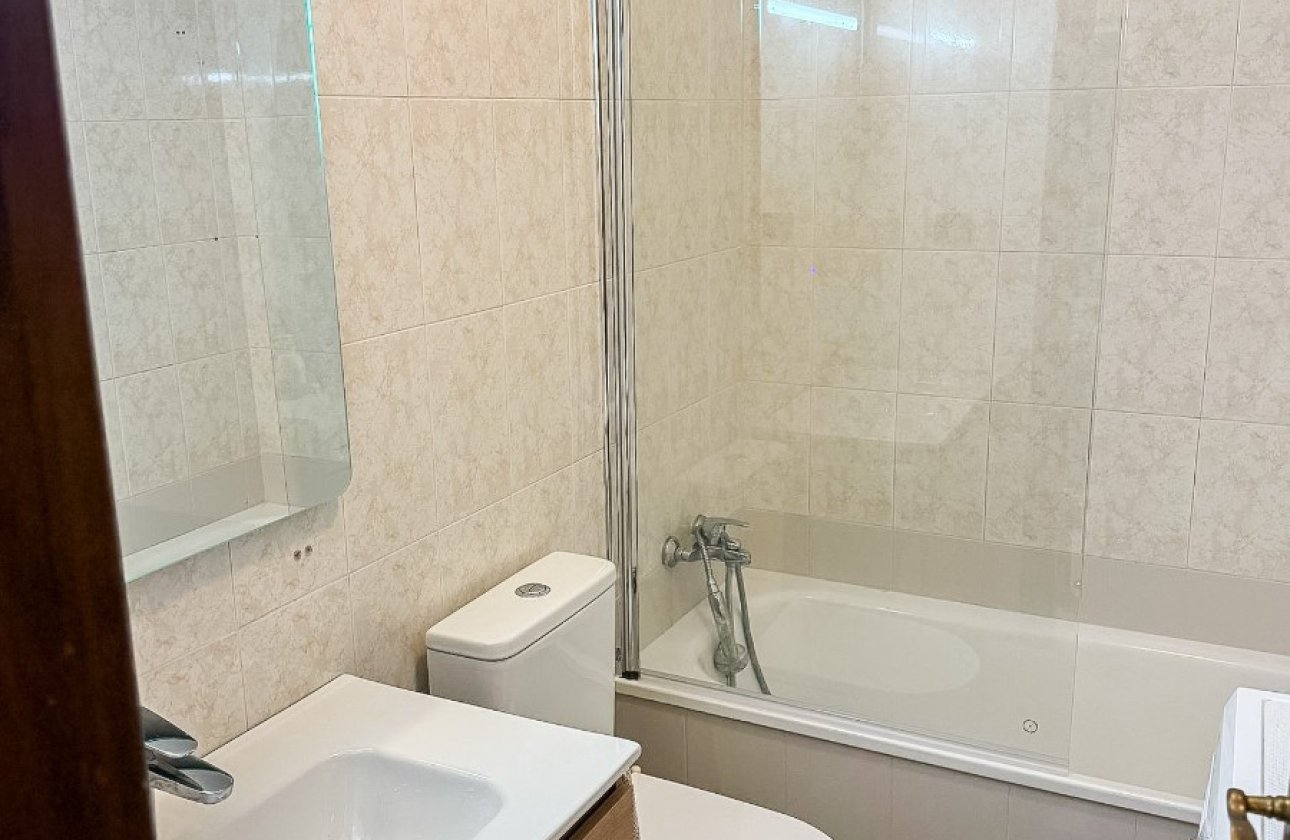 Resale - Apartment / flat -
Torrevieja - Torrevieja Centro