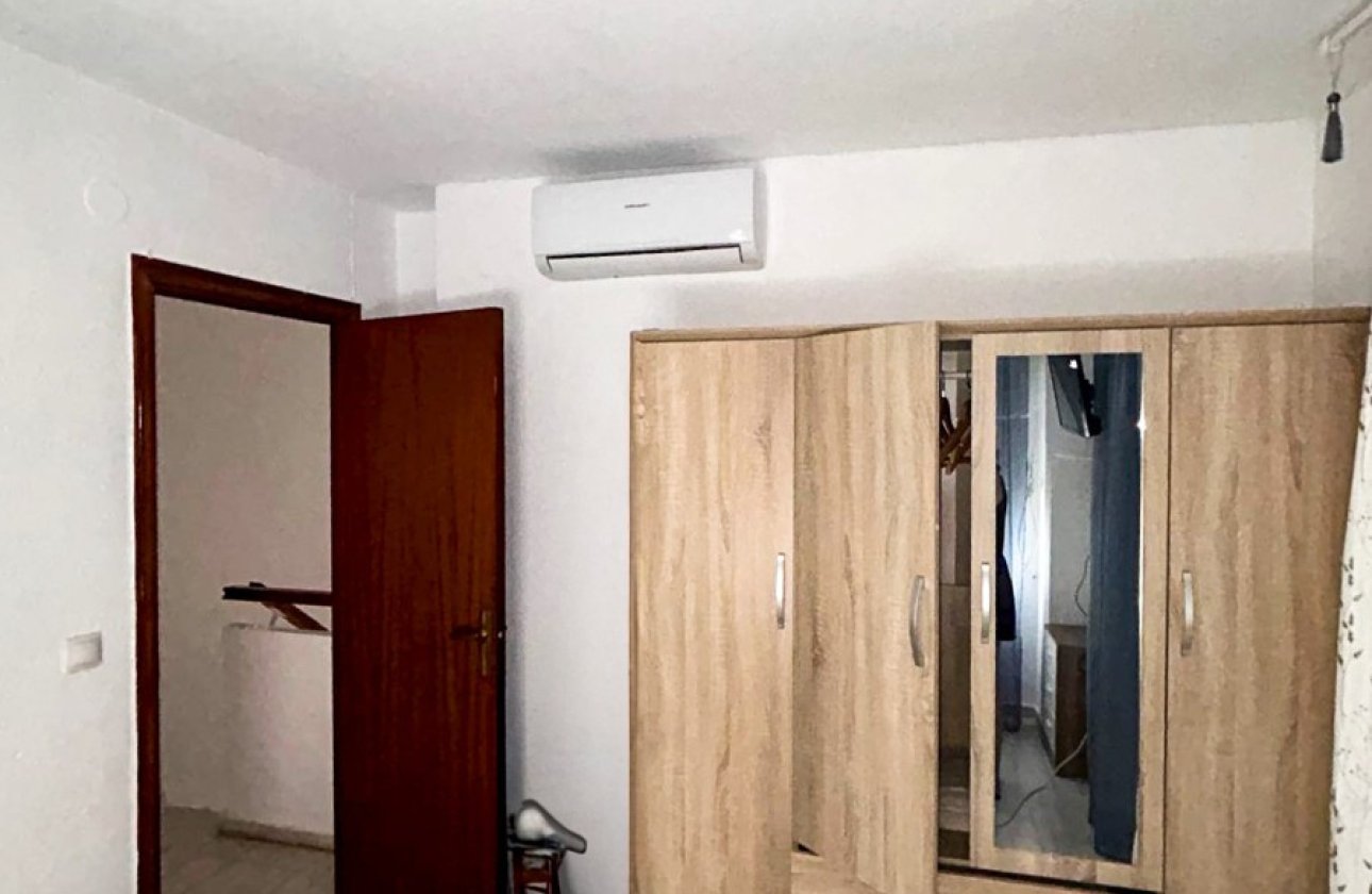 Resale - Apartment / flat -
Torrevieja - Torrevieja Centro