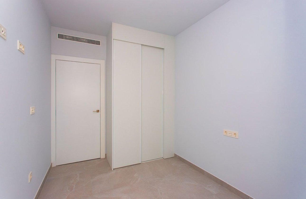 Resale - Apartment / flat -
Torrevieja - Torrevieja Centro