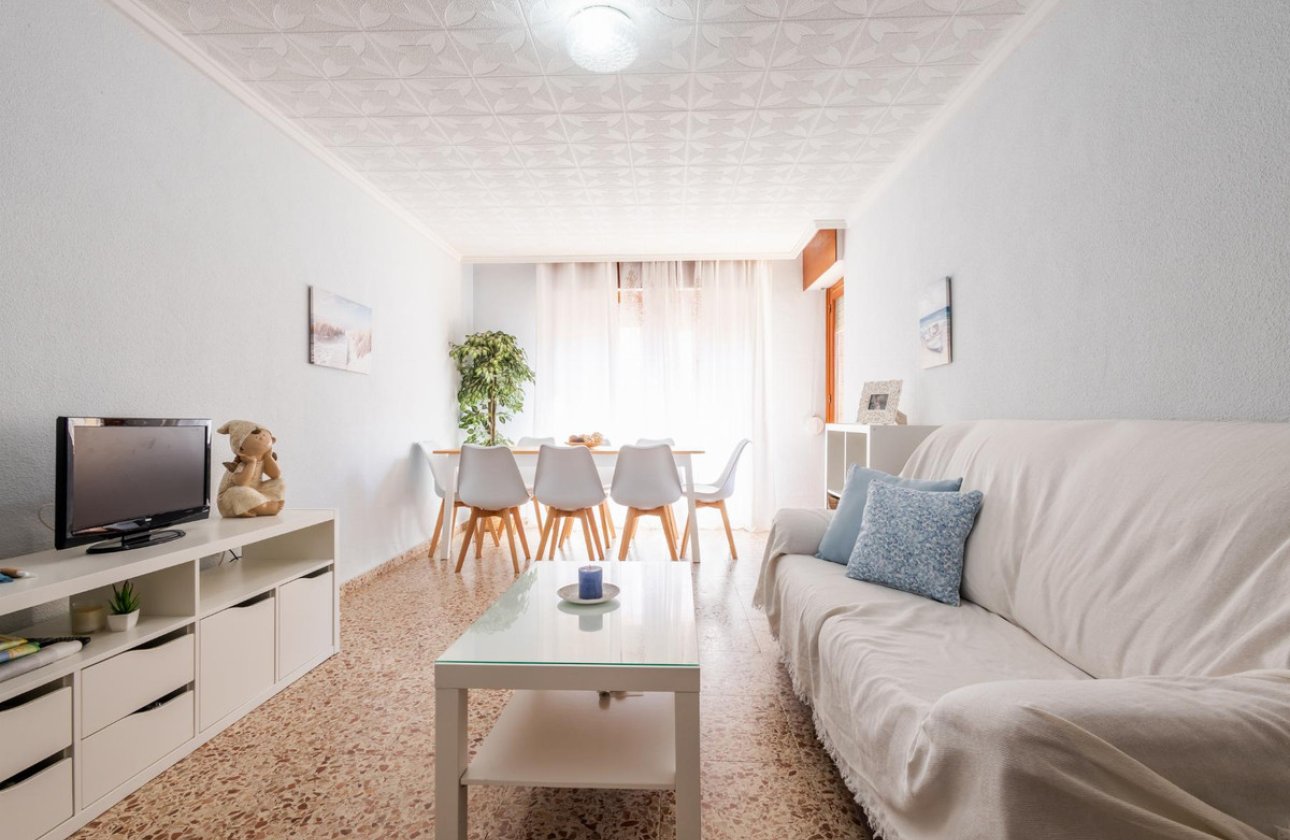 Resale - Apartment / flat -
Torrevieja - Torrevieja Centro