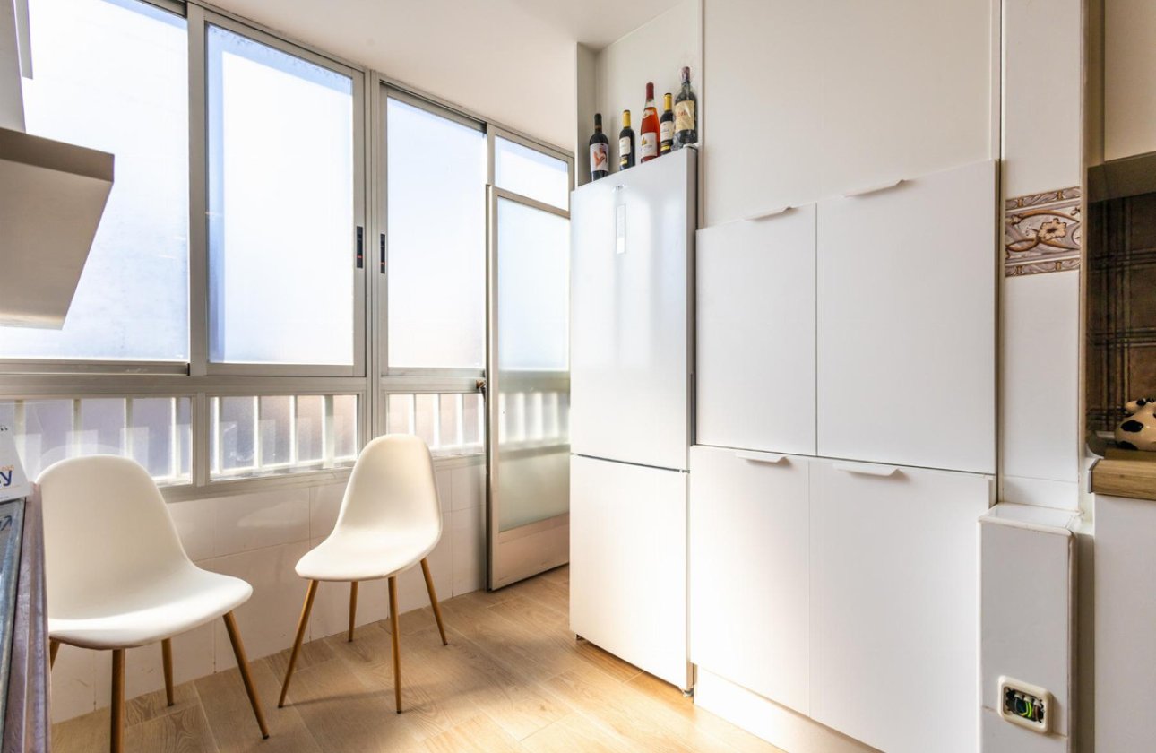 Resale - Apartment / flat -
Torrevieja - Torrevieja Centro