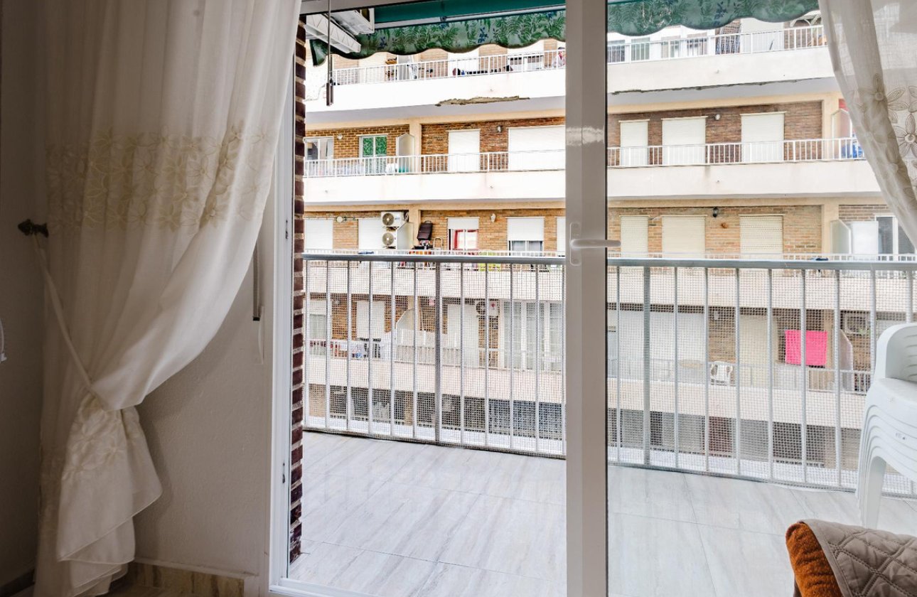 Resale - Apartment / flat -
Torrevieja - Torrevieja Centro