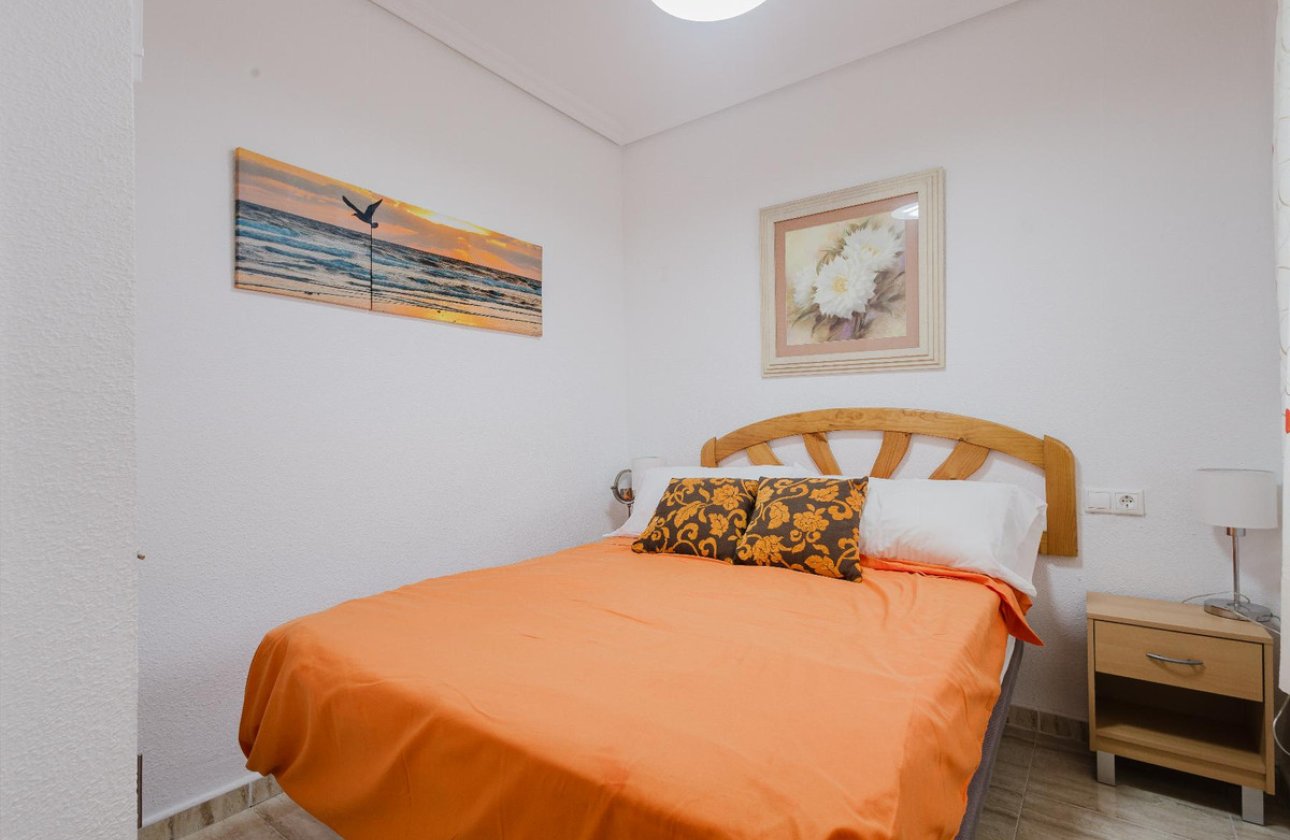 Resale - Apartment / flat -
Torrevieja - Torrevieja Centro