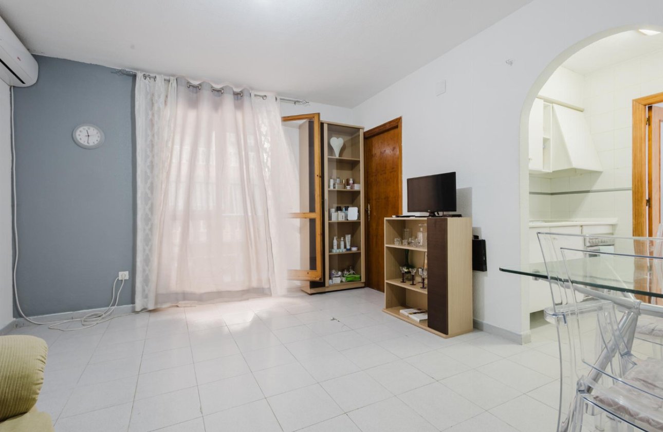Resale - Apartment / flat -
Torrevieja - Torrevieja Centro