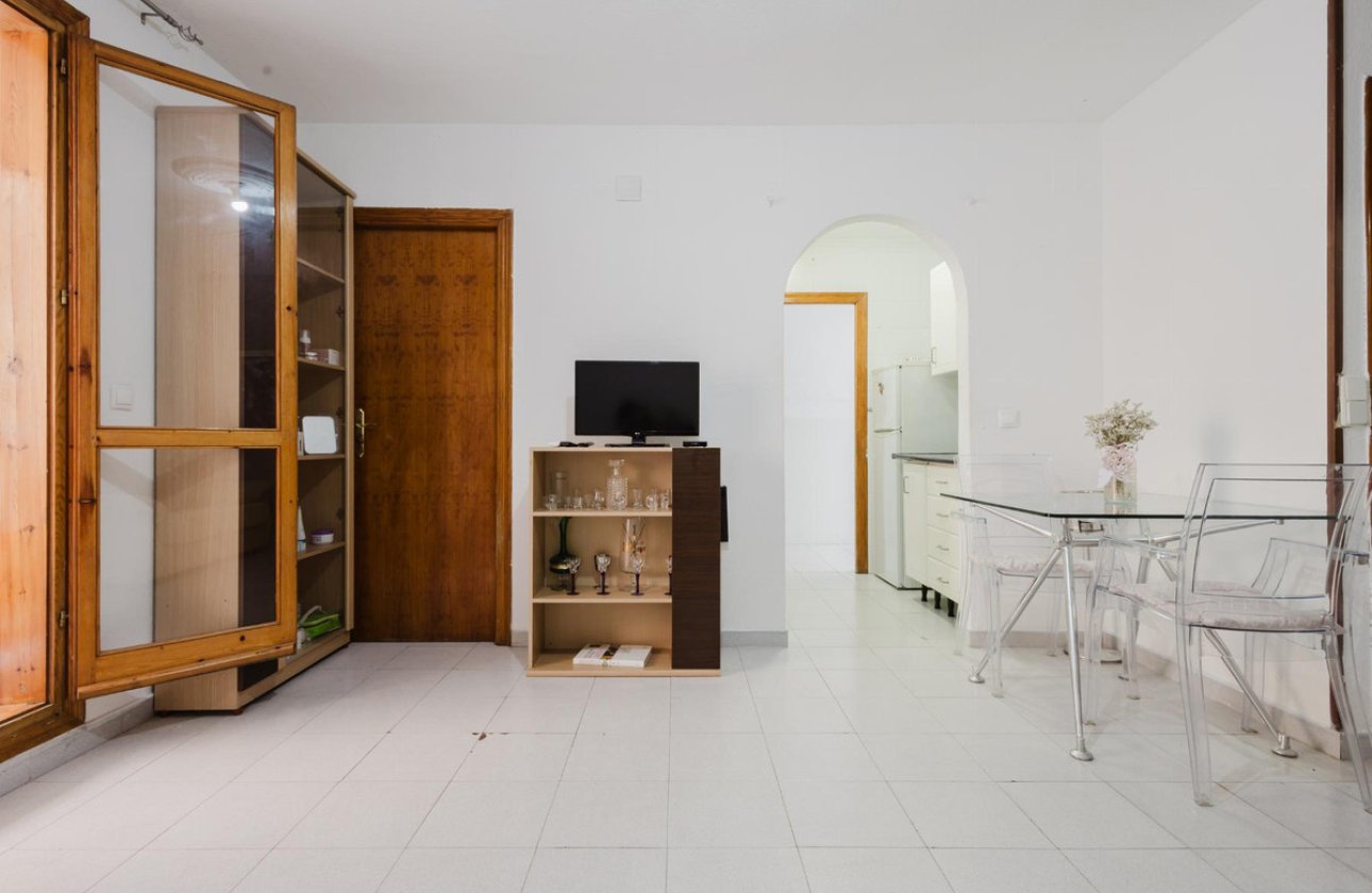 Resale - Apartment / flat -
Torrevieja - Torrevieja Centro
