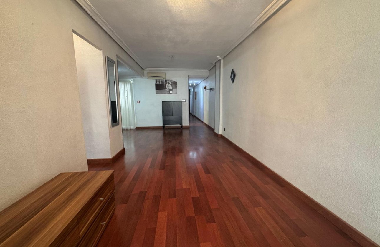 Resale - Apartment / flat -
Torrevieja - Torrevieja Centro