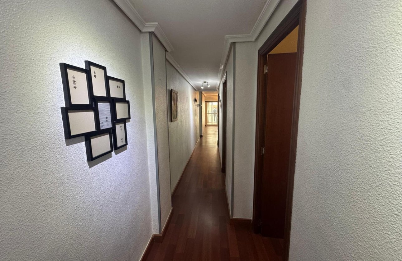 Resale - Apartment / flat -
Torrevieja - Torrevieja Centro