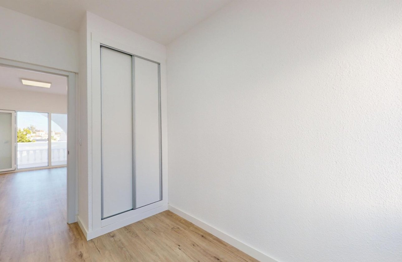 Resale - Bungalow -
Orihuela Costa - Blue Lagoon