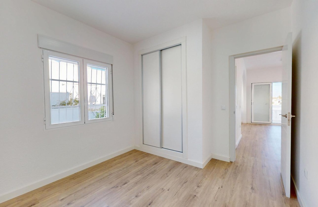 Resale - Bungalow -
Orihuela Costa - Blue Lagoon