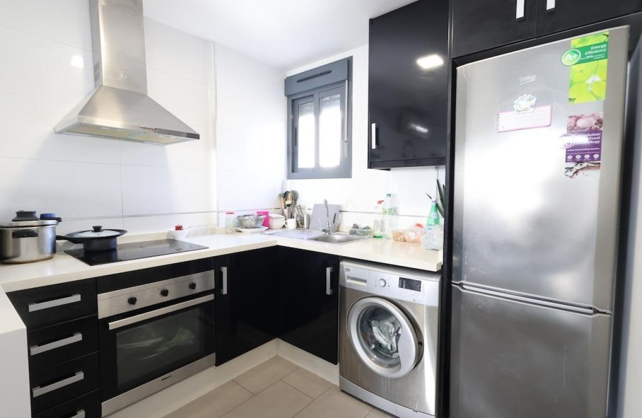 Resale - Bungalow -
Orihuela Costa - La Zenia