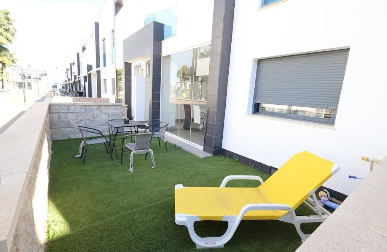 Resale - Bungalow -
Orihuela Costa - La Zenia