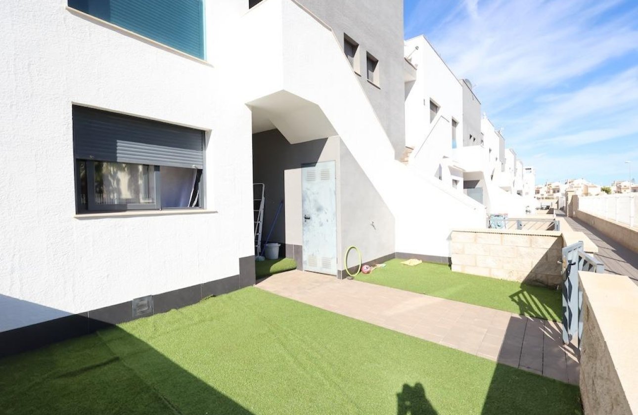 Resale - Bungalow -
Orihuela Costa - La Zenia