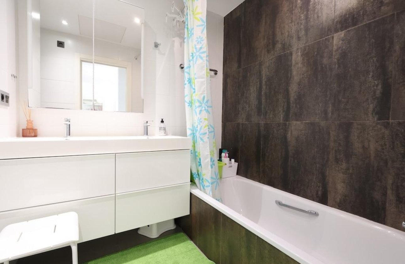 Resale - Bungalow -
Orihuela Costa - La Zenia