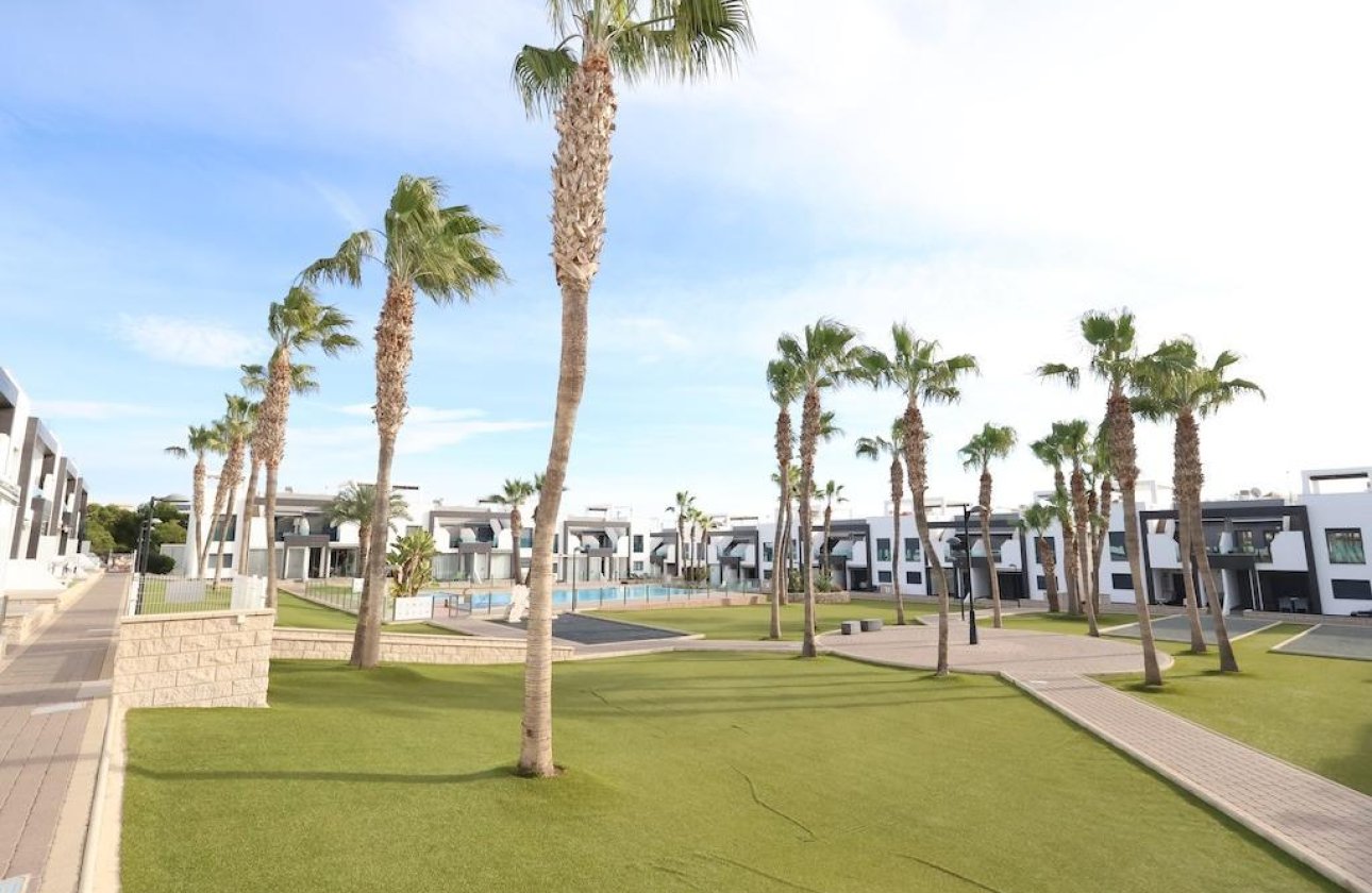 Resale - Bungalow -
Orihuela Costa - La Zenia