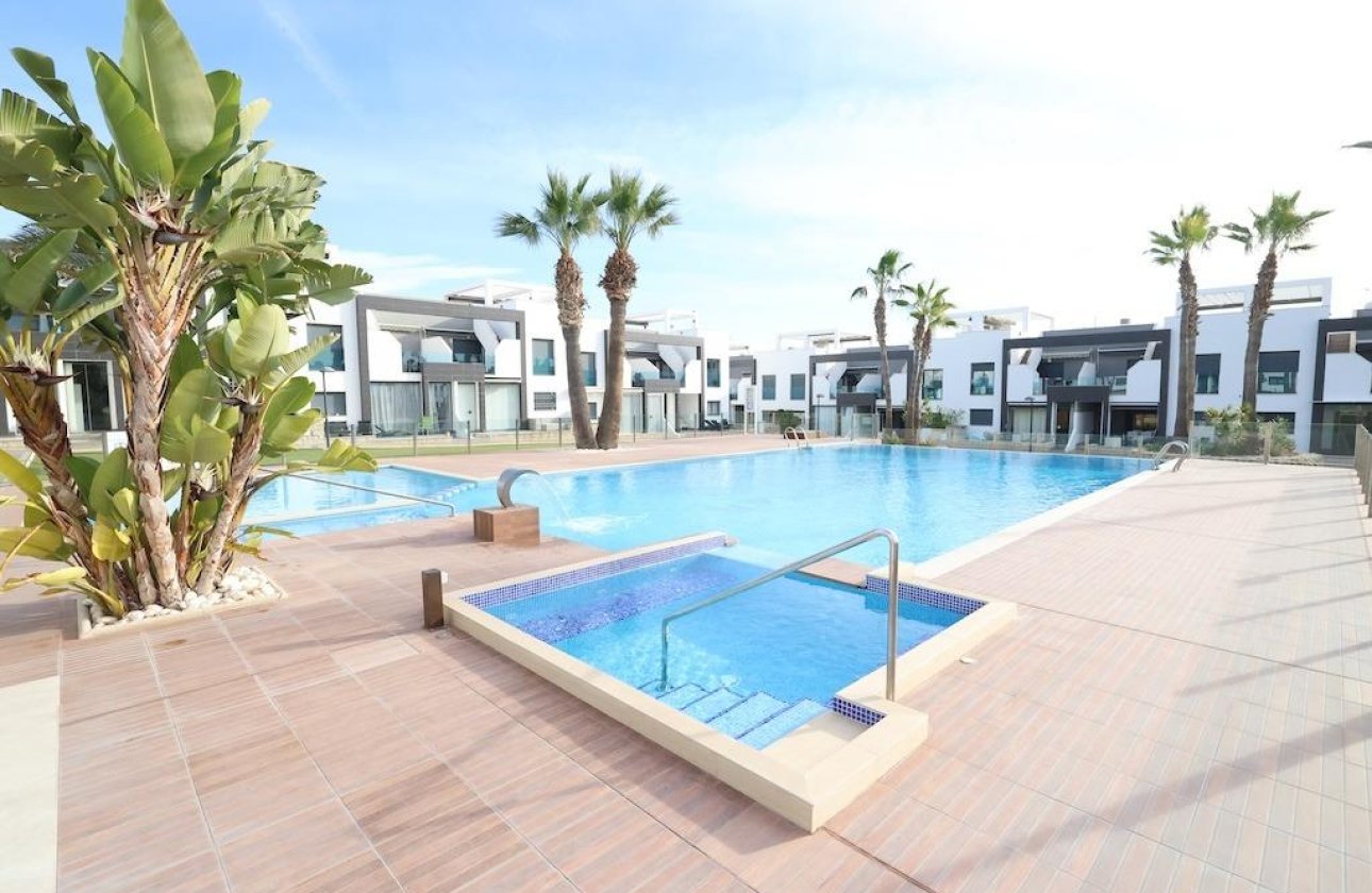 Resale - Bungalow -
Orihuela Costa - La Zenia